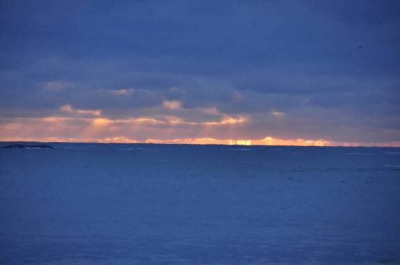 Pôr-do-sol entre muitas nuvens na 2a Beach, em La Push, pequena localidade indígena no litoral do Olympic National Park, no estado de Washington, oeste dos Estados Unidos